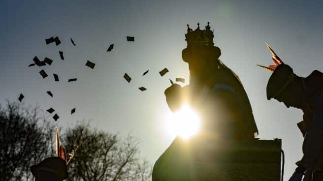 Cabalgata de Reyes Magos en Sevilla El Rey Melchor en la cabalgata de los Reyes Magos de Sevilla, que ha recuperado este jueves el itinerario tradicional que la pandemia obligó a modificar y ha contado con 33 carrozas, de las que 13 son nuevas,