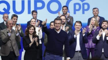 Feijóo se rodea de sus candidatos para tumbar al sanchismo: "Cada día está más nervioso"