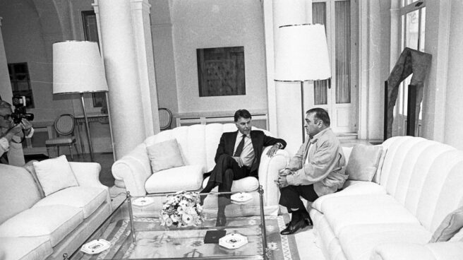 Nicolás Redondo y Felipe González, en Moncloa en el año 1987. Nicolás Redondo y Felipe González, en Moncloa en el año 1987.