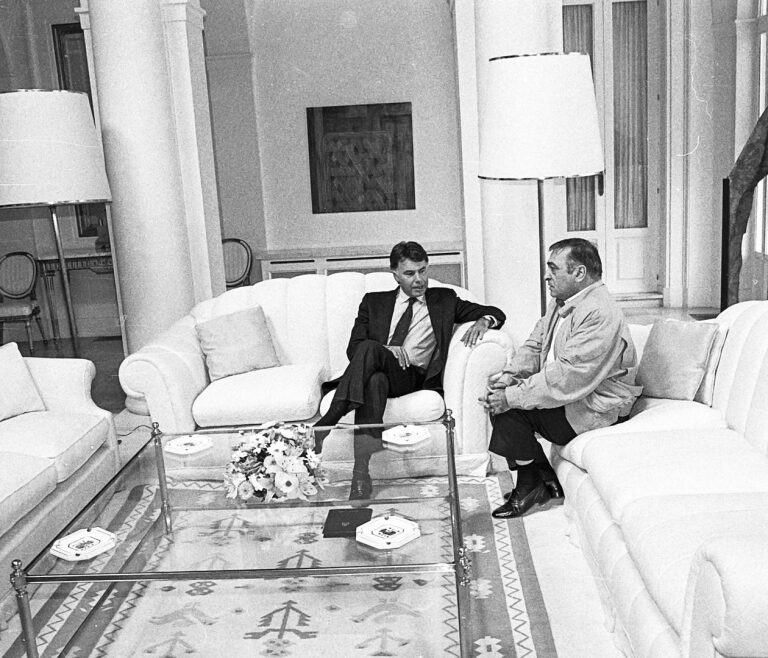 Los socialistas se mueren o se hacen el muerto