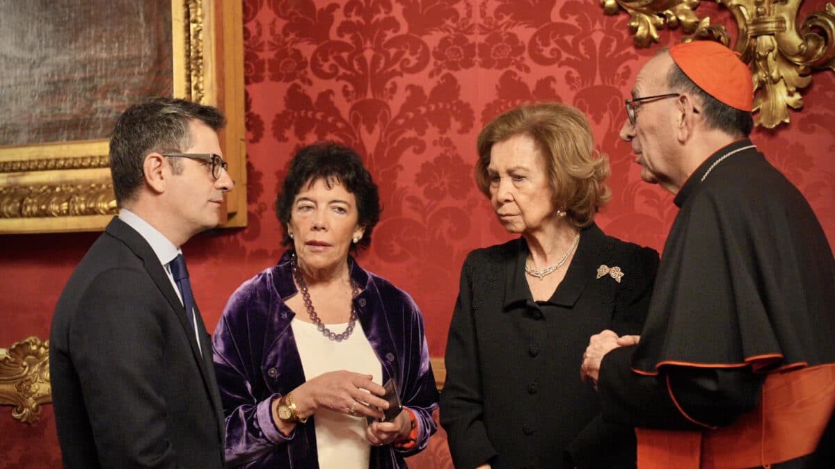 Félix Bolaños, junto a Isabel Celáa y la reina Sofia en el Vaticano.
