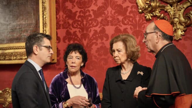 Félix Bolaños, junto a Isabel Celáa y la reina Sofia en el Vaticano. Félix Bolaños, junto a Isabel Celáa y la reina Sofia en el Vaticano.