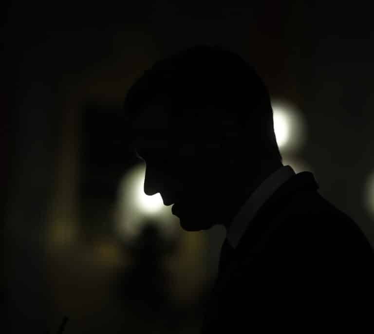 La presión interna y la alarma por el impacto electoral obligan al Gobierno a cambiar la 'ley del sí es sí'