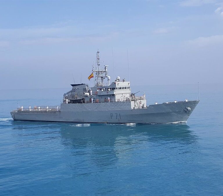 Dos buques de la Armada y un avión patrulla hacen seguimiento durante dos días de una fragata rusa