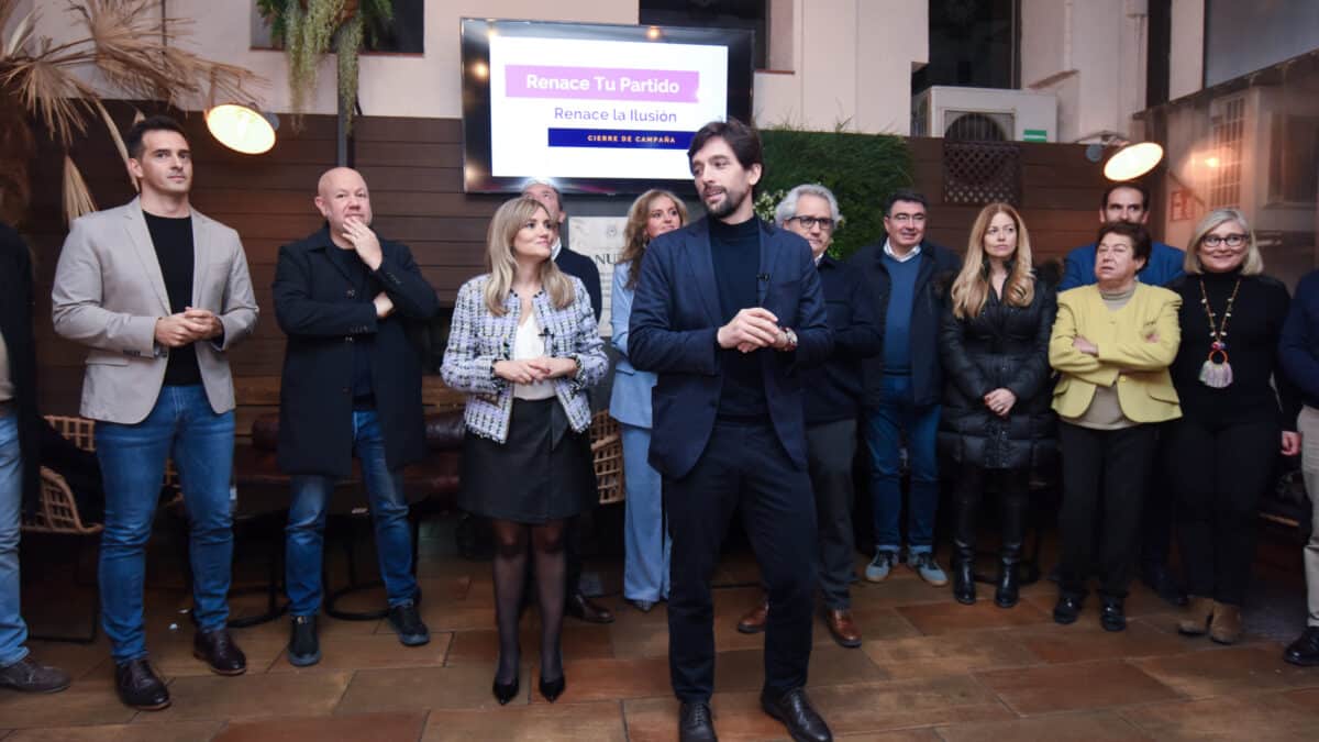 El eurodiputado Adrián Vázquez y la coordinadora balear Patricia Guasp, en el cierre de campaña de las primarias del partido, en Madrid