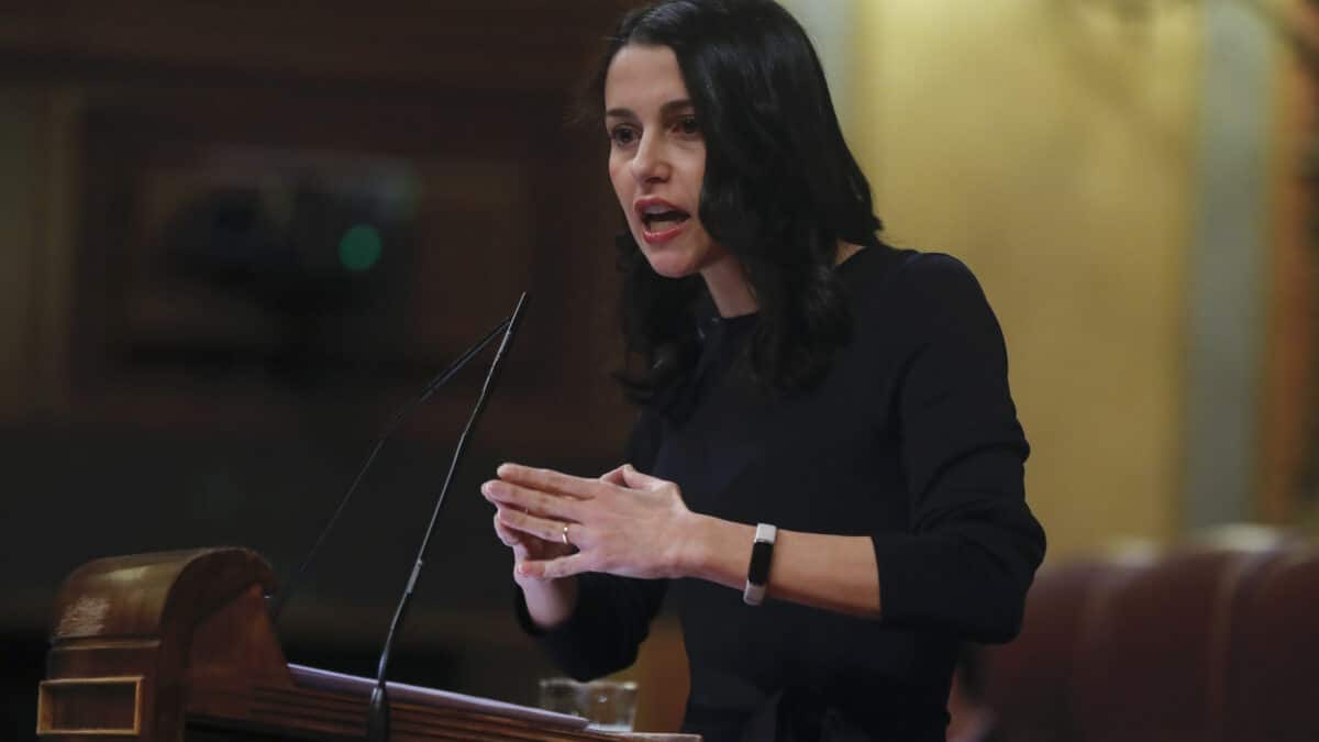 La diputada de Ciudadanos, Inés Arrimadas, interviene durante la sesión plenaria de este martes en el Congreso de los Diputados en Madrid.