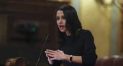 Arrimadas desmonta en el Congreso la "partida de petanca fake" de Sánchez en Coslada: "Como esto, todo"