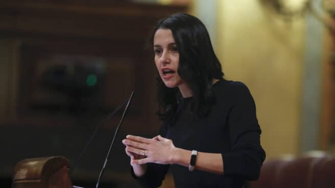 Arrimadas desmonta en el Congreso la "partida de petanca fake" de Sánchez en Coslada: "Como esto, todo" La diputada de Ciudadanos, Inés Arrimadas, interviene durante la sesión plenaria de este martes en el Congreso de los Diputados en Madrid.