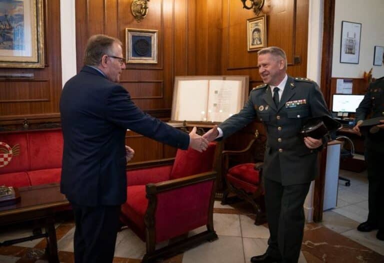 Marlaska destituye al jefe de la Guardia Civil de Melilla tras pedir protección en la valla