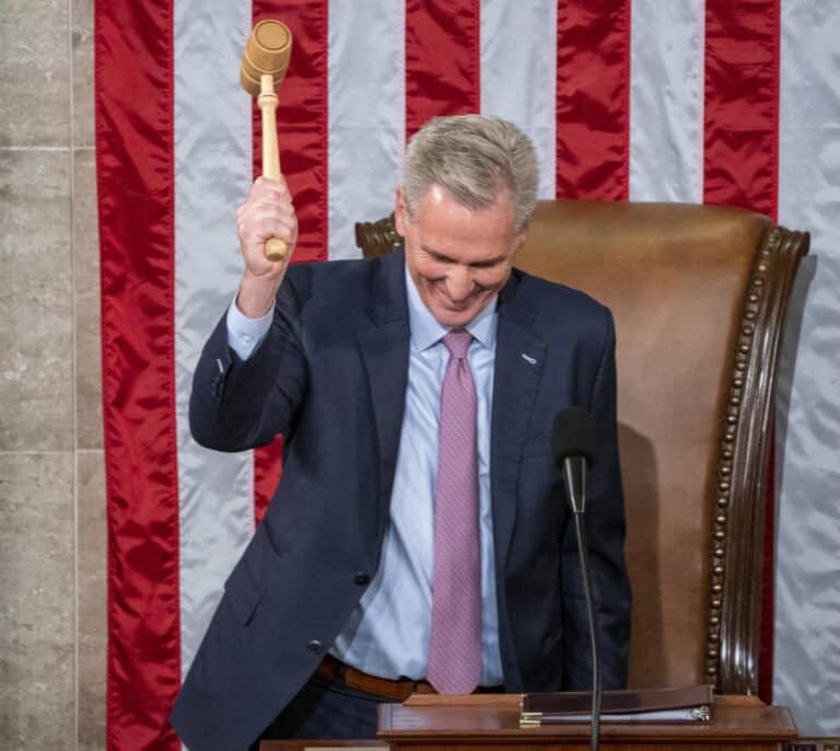 Los republicanos consiguen hacer presidente de la Cámara a Kevin McCarthy tras 15 votaciones