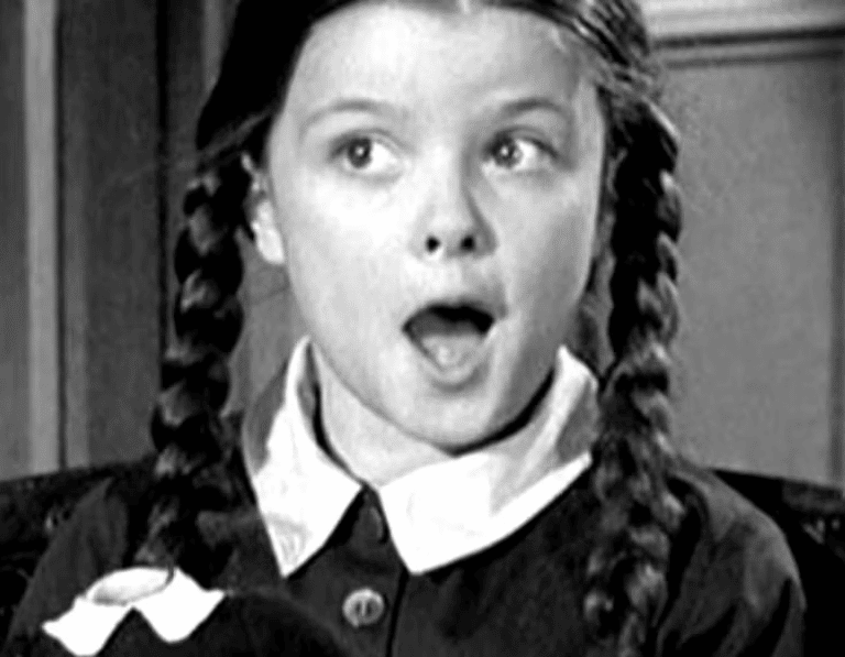 Muere la actriz original de Miércoles Addams a los 64 años