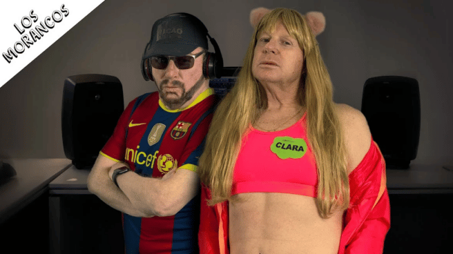 Los Morancos vestidos como Clara Chía y Gerard Piqué en su parodia de la canción de Shakira con Bzrp