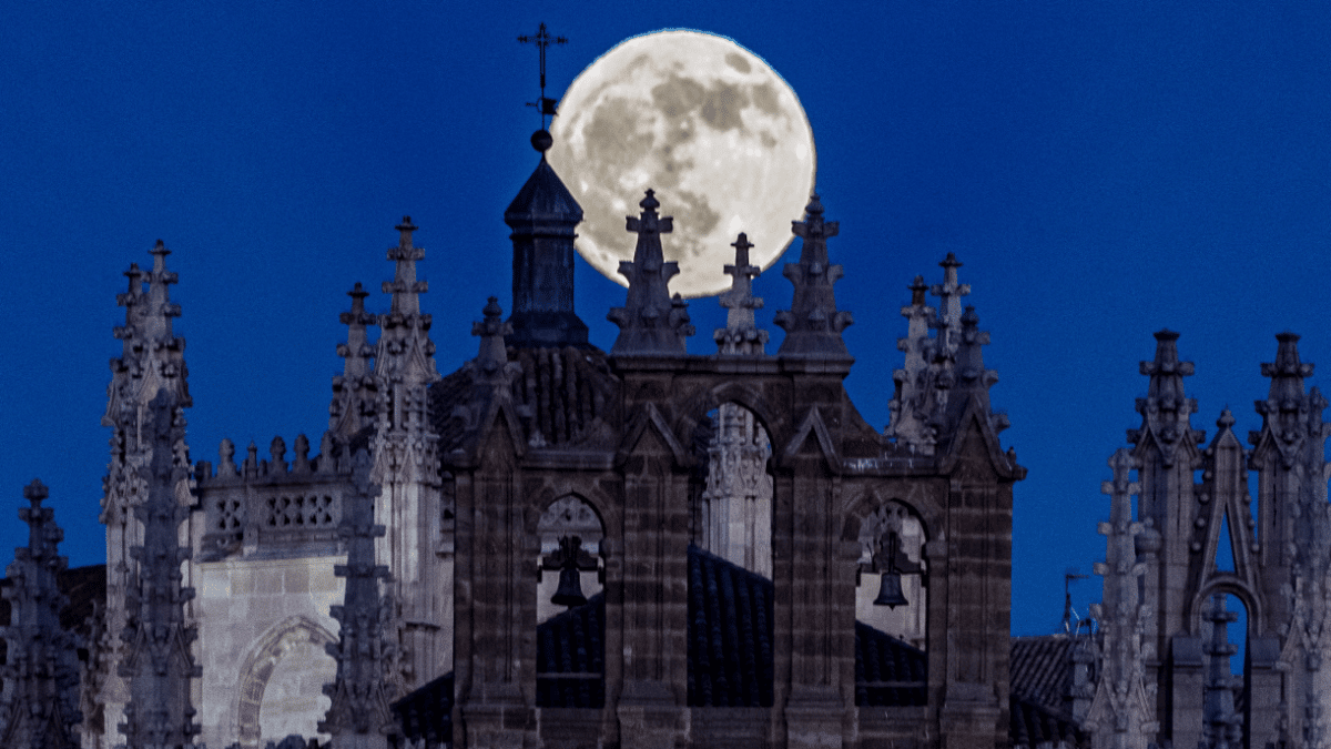 Luna llena febrero 2023 desde la ciudad de Toledo.