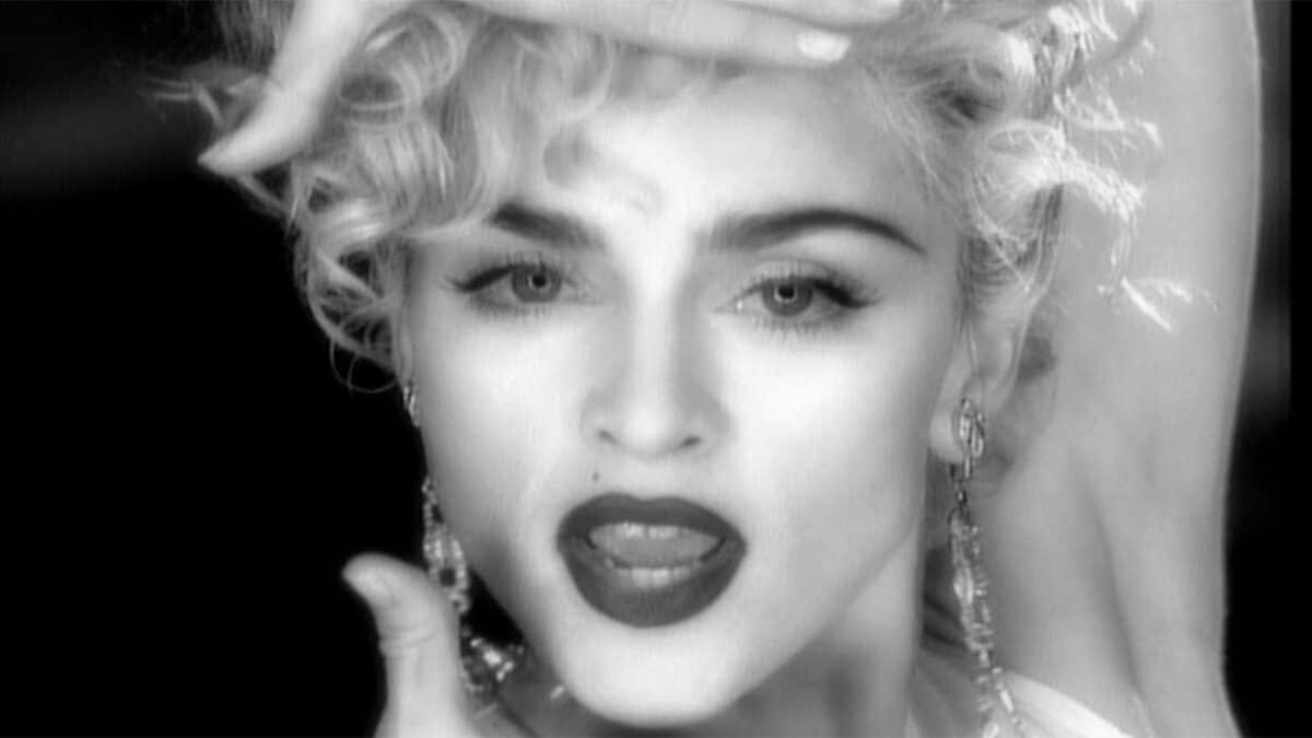 Madonna en un su videoclip Vogue