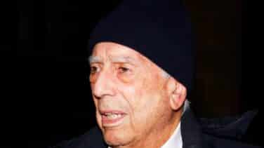 Vargas Llosa vuelve de París y niega que los celos provocasen su ruptura con Isabel Preysler