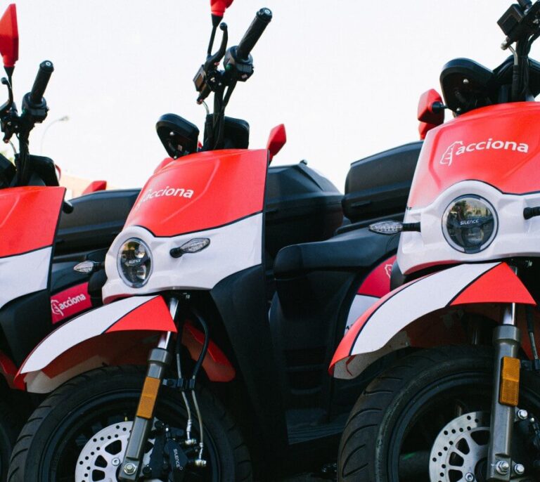Acciona repliega sus motos compartidas al interior de la M-30 y sale del sur de Madrid
