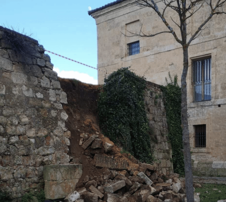Se derrumba una parte de la muralla medieval de Ciudad Rodrigo