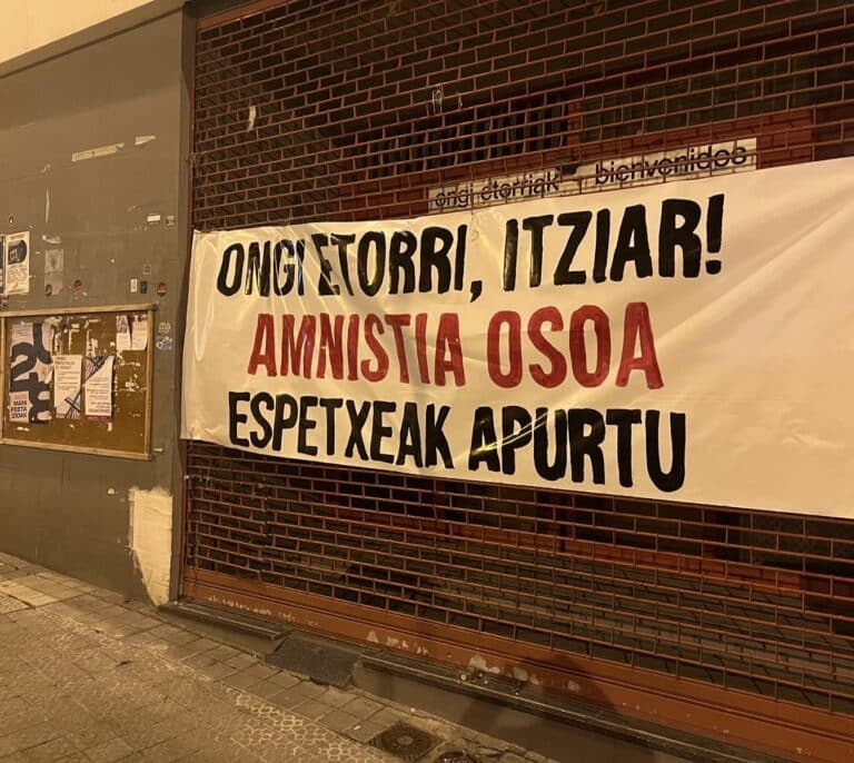 Covite denuncia la colocación de pancartas y pintadas en Bilbao para recibir a la expresa de ETA Itziar Moreno