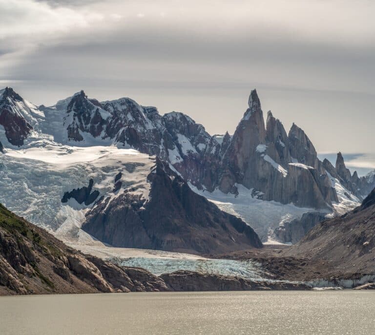 Dos montañeros vascos desaparecidos tras verse sorprendidos por una avalancha de nieve en la Patagonia