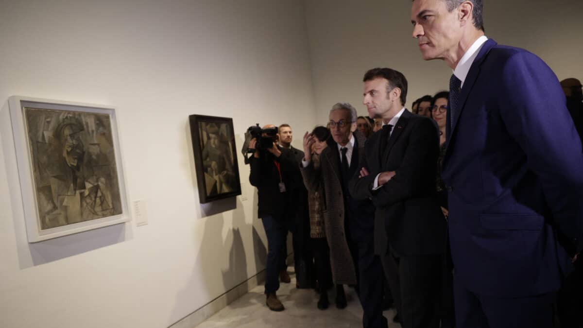 Pedro Sánchez, junto a Emmanuel Macron en el Museo Picasso de Barcelona.