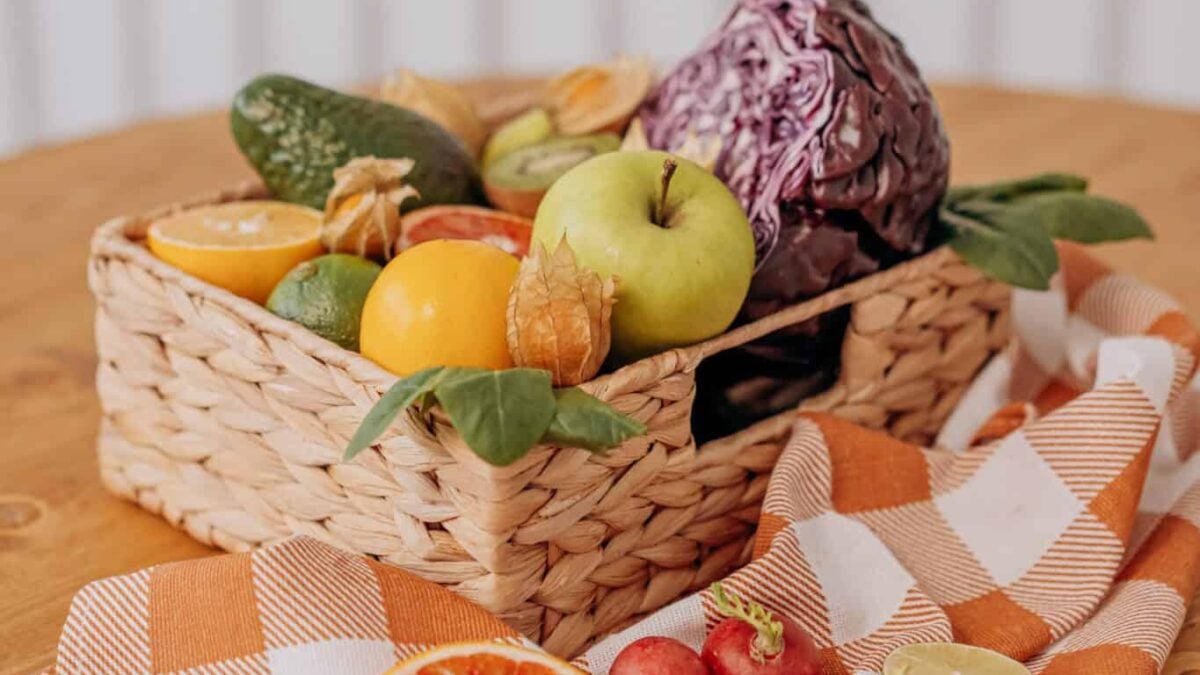 Cesta de frutas y verduras