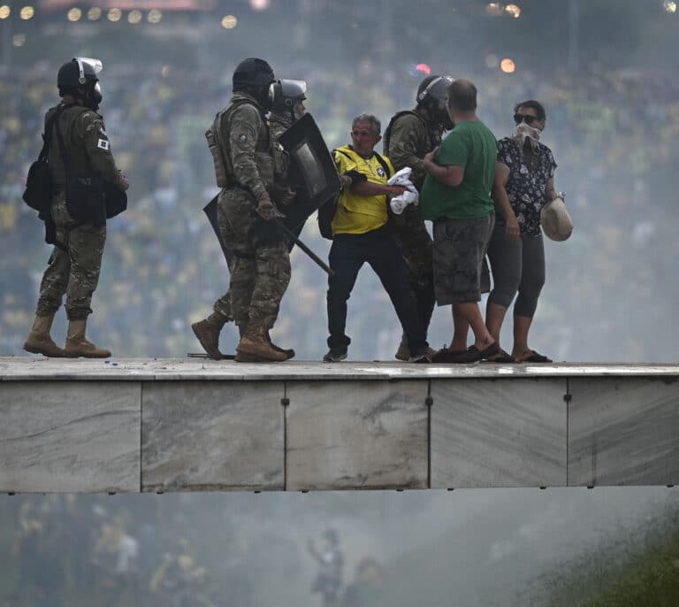 El Supremo brasileño ordena desmantelar el campamento de bolsonaristas tras el fracaso del golpe