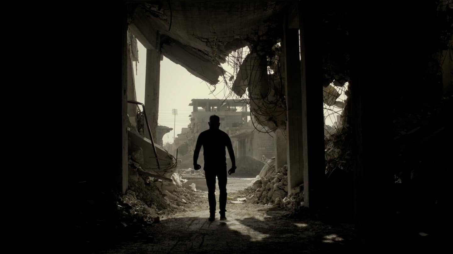 Fotograma del documental 'Retorno a Raqqa' protagonizado por el periodista Marc Marginedas, secuestrado por el ISIS en 2013.