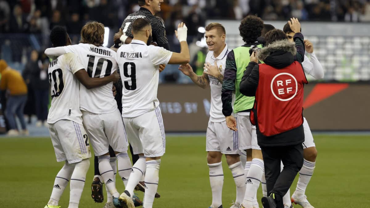 Los jugadores del Real Madrid celebran la victoria ante el Valencia