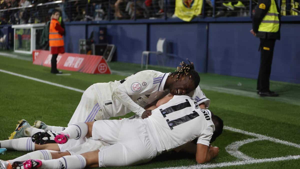 Los jugadores del Real Madrid celebran el gol de la victoria de Dani Ceballos para remontar contra el Villarreal (2-3).