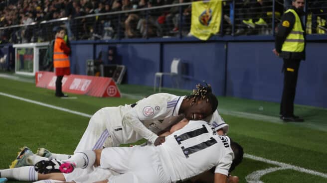 Los jugadores del Real Madrid celebran el gol de la victoria de Dani Ceballos para remontar contra el Villarreal (2-3).