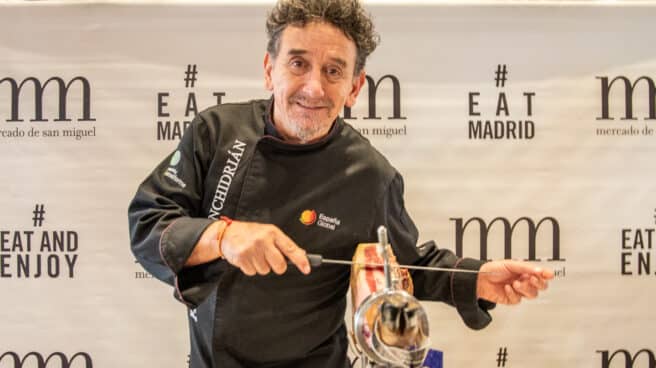 El maestro jamonero Florencio Sanchidrián, en la presentación del jamón premiado. El maestro jamonero Florencio Sanchidrián, en la presentación del jamón premiado.