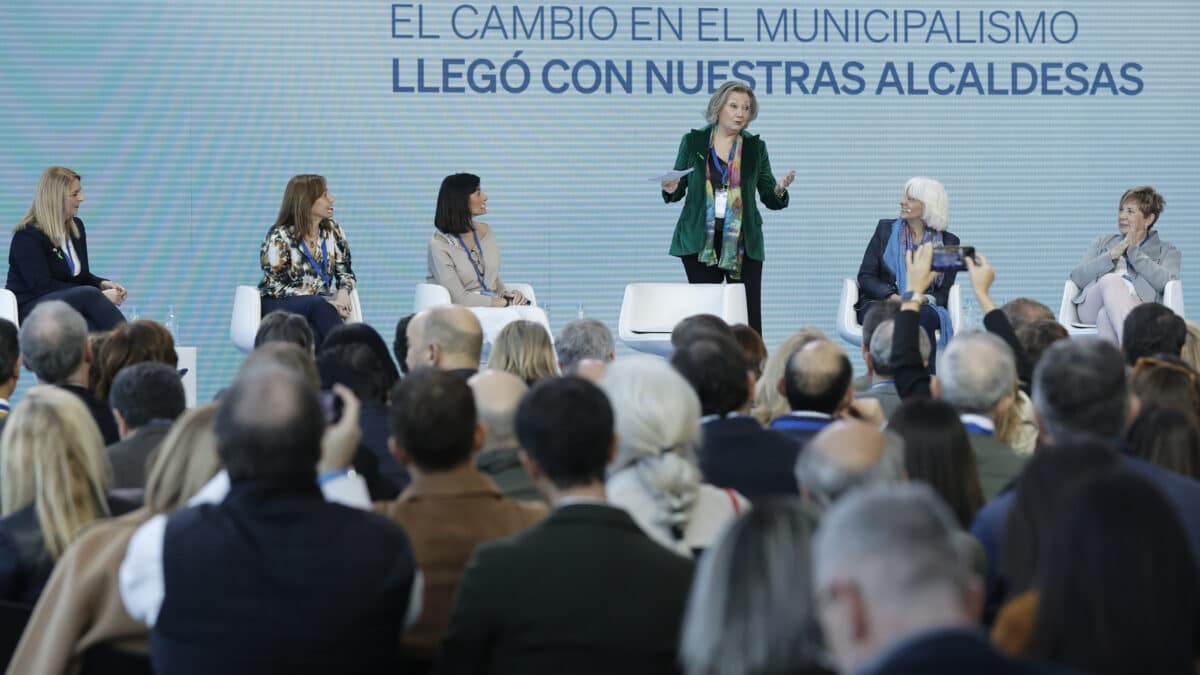 Villalobos tilda de "tontas y salvadoras de la patria" a "las chicas de Podemos": "Presumen de lo que no son"