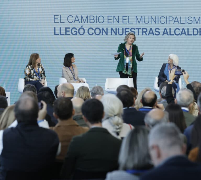 Villalobos tilda de "tontas y salvadoras de la patria" a "las chicas de Podemos": "Presumen de lo que no son"