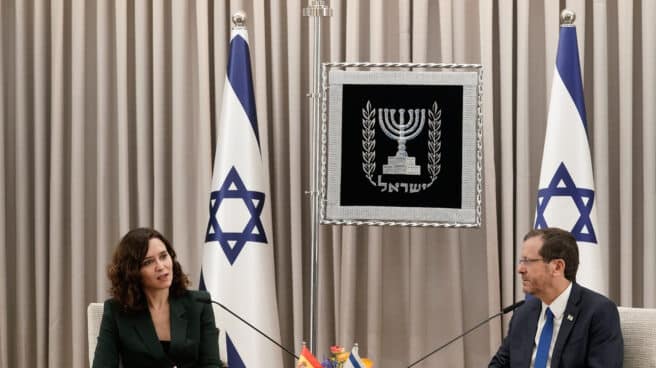 Ayuso responde a la manifestación: "La sanidad pública de Madrid no está mal, es una de las mejores" La presidenta de la Comunidad de Madrid, Isabel Díaz Ayuso, durante la reunión mantenida con el presidente de Israel, Isaac Herzog, este lunes en Jerusalén.