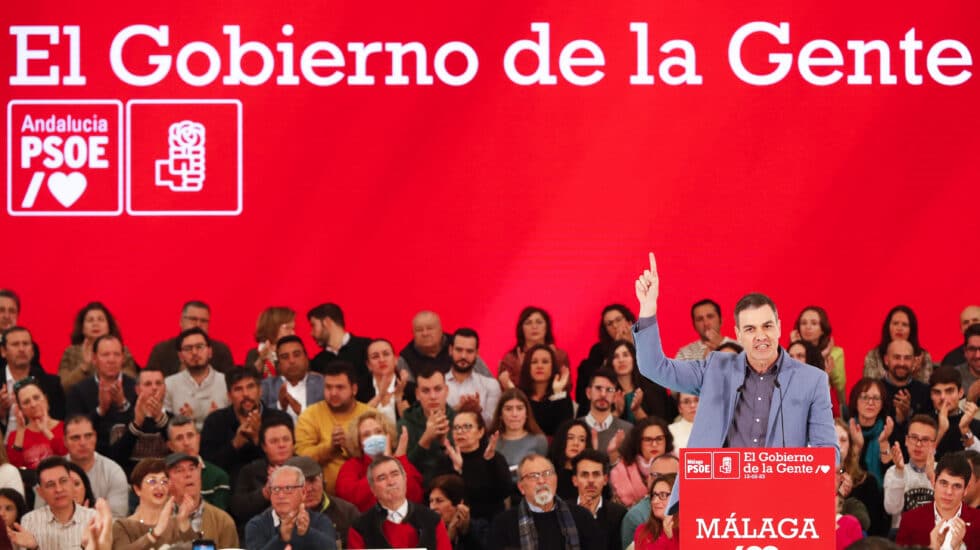 MÁLAGA, 12/02/2023.- El secretario general del PSOE y presidente del Gobierno, Pedro Sánchez, da un discurso durante un acto del partido celebrado este domingo en Málaga. EFE/ Jorge Zapata