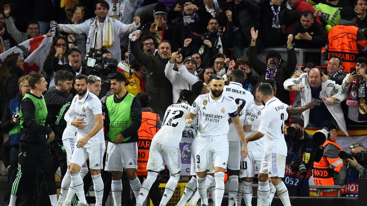 Los jugadores del Real Madrid celebran uno de los goles al Liverpool