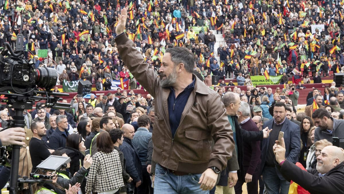 El presidente de Vox Santiago Abascal a su llegada al mitin que está ofreciendo este domingo en la plaza de toros de Murcia.