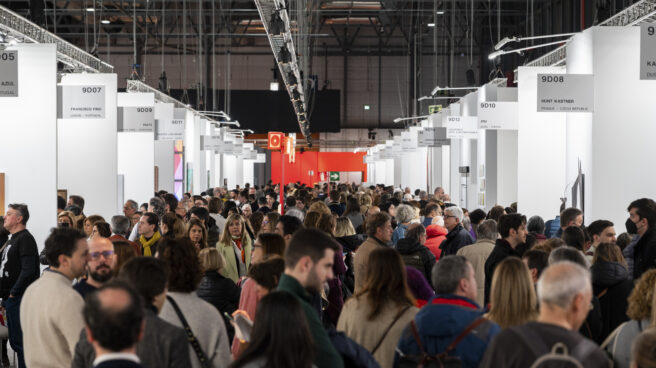 ARCOmadrid afronta su cuarta jornada marcada por la afluencia del público general