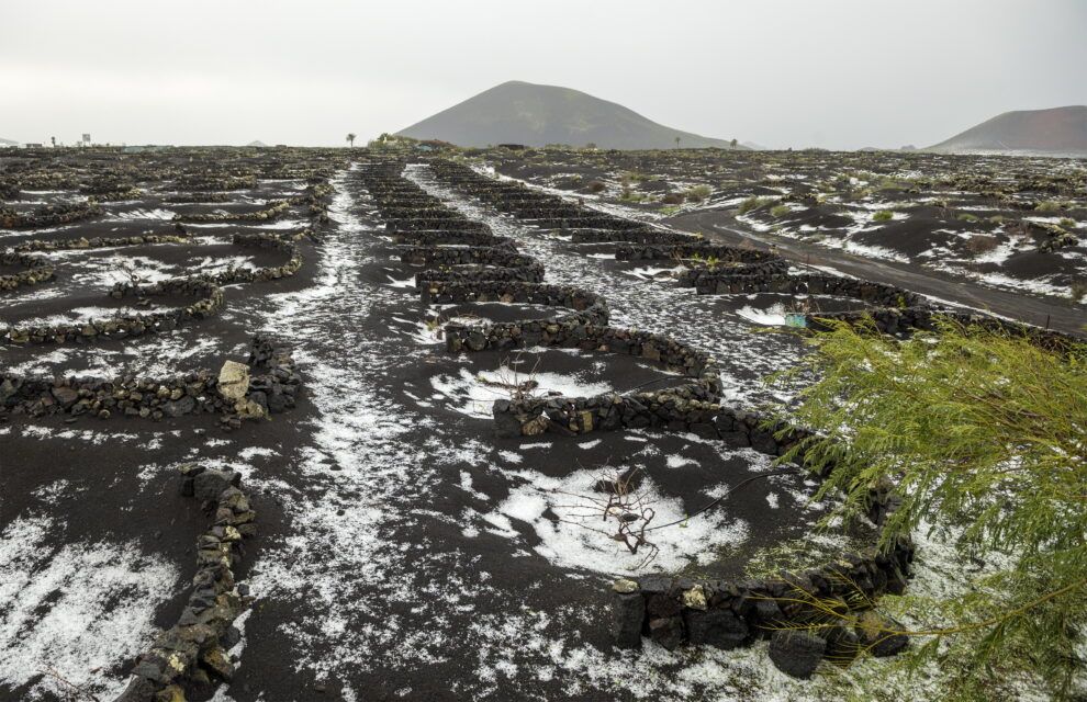 Lanzarote ha sido protagonista este sábado de un temporal de lluvia y granizo que ha afectado a la isla