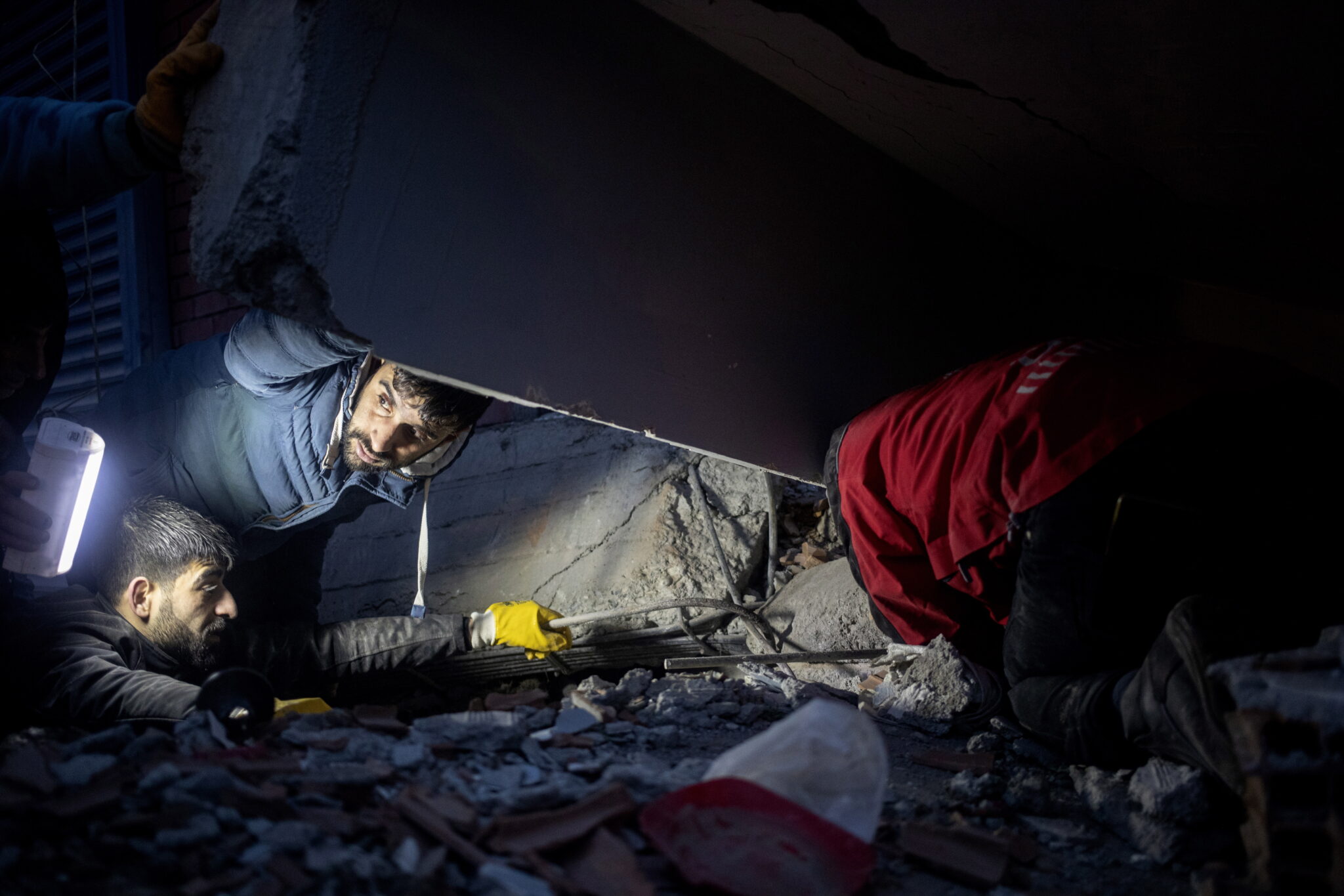 Cientos de muertos y heridos en Turquía y Siria por un terremoto de magnitud 7,8