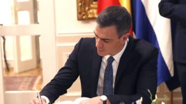 Sánchez, sordo aquí y en Viena