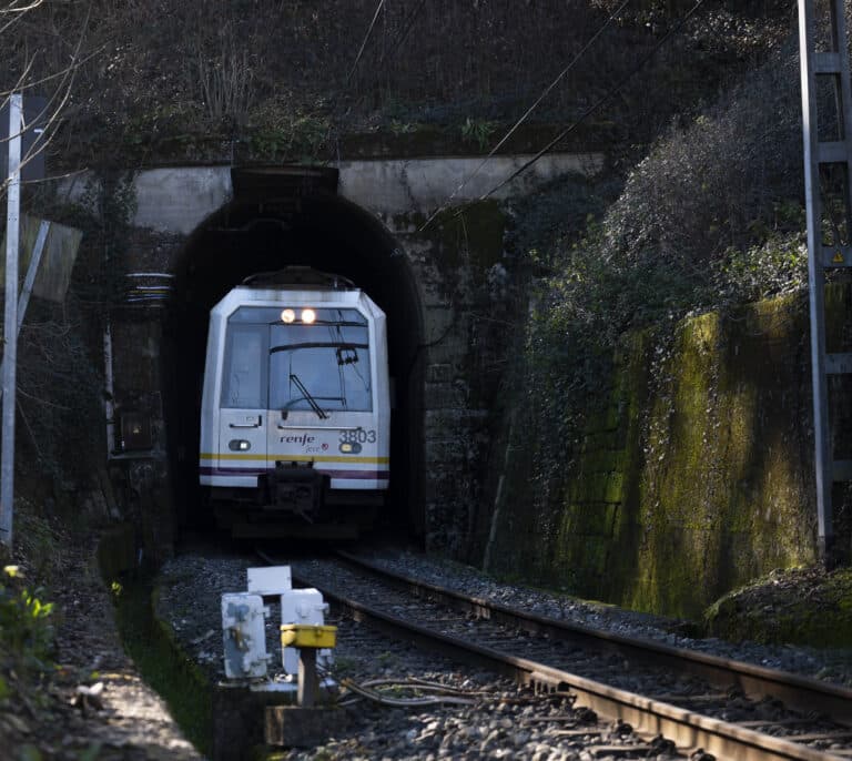 Renfe y CAF omitieron en sus informes de 2021 el retraso de los trenes de Asturias y Cantabria