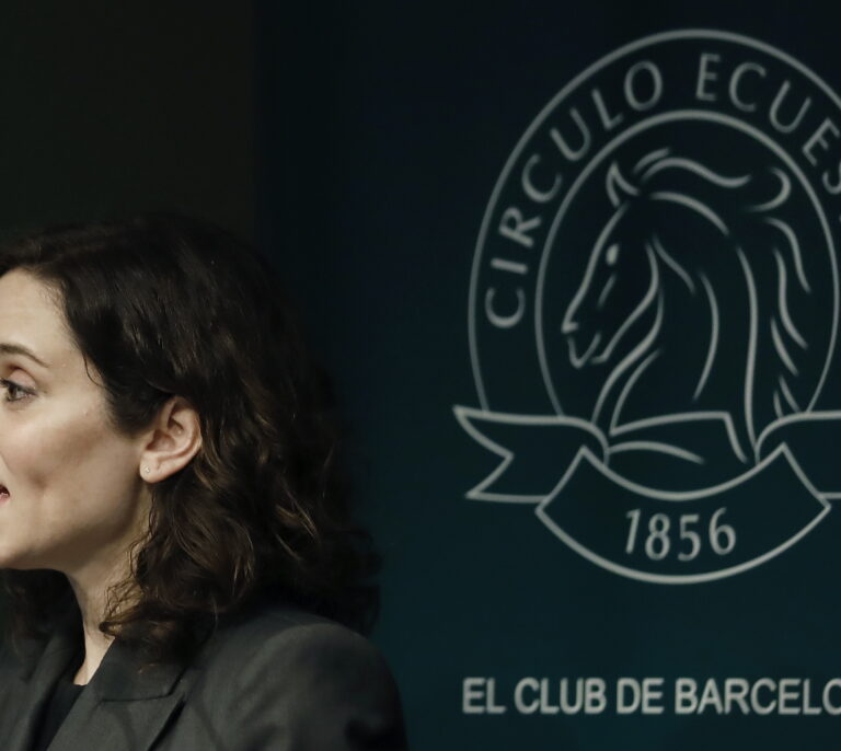 Ayuso advierte al PSOE desde Barcelona: "Tito Berni va a hacer caer a este Gobierno"