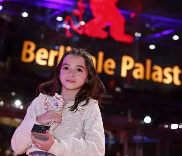 Sofía Otero, de 8 años, gana el Oso de Plata a la mejor interpretación en la Berlinale por '20.000 especies de abejas'