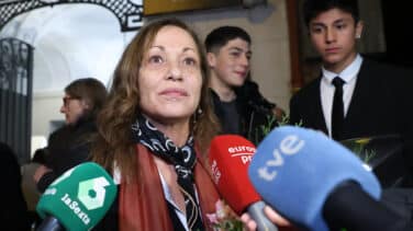 La viuda de Carlos Saura critica la sanidad de Ayuso: "La gestión debe ser la mierda de comida que dan a los enfermos"