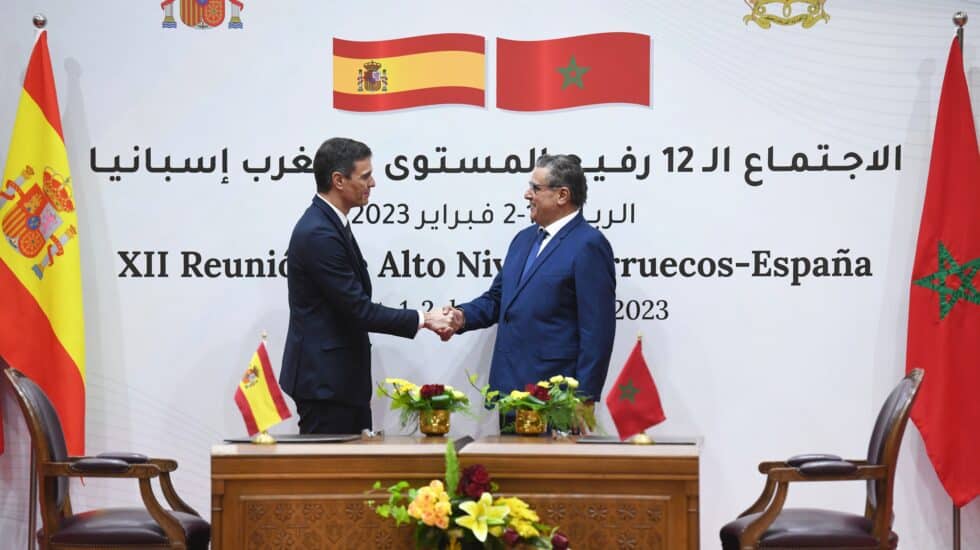 Rabat (Morocco), 02/02/2023.- Spanish Prime Minister Pedro Sanchez (L) and Morocco's Prime Minister Aziz Akhannouch (R) shake hands during the signing of agreements after the 12th session of the Moroccan-Spanish high-level meeting at the Ministry of Foreign Affairs in Rabat, Morocco, 02 February 2023. Sanchez and several Spanish ministers are on an official visit to Morocco to strengthen ties between the two countries. (Marruecos, España) EFE/EPA/JALAL MORCHIDI
