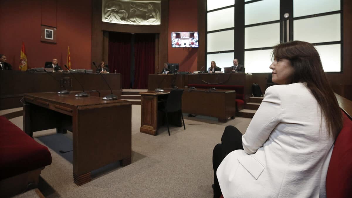 La defensa de Borràs confirma el pacto de la Fiscalía y abre la guerra entre acusados