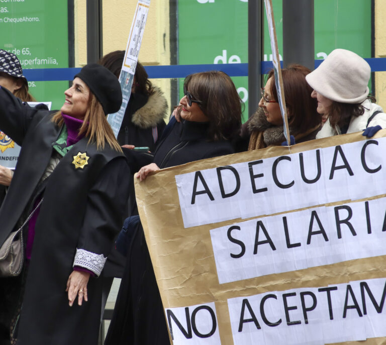 Los letrados de la Administración de Justicia ponen fin a la huelga con un aumento de más de 400 euros mensuales