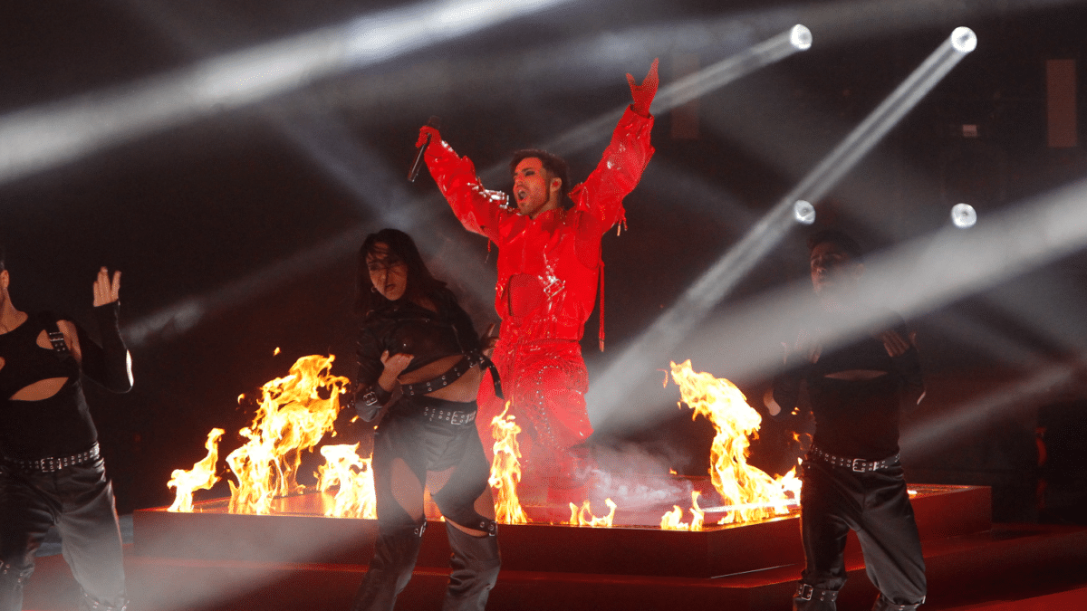 El artista Agoney durante su actuación en la primera semifinal del Benidorm Fest 2023