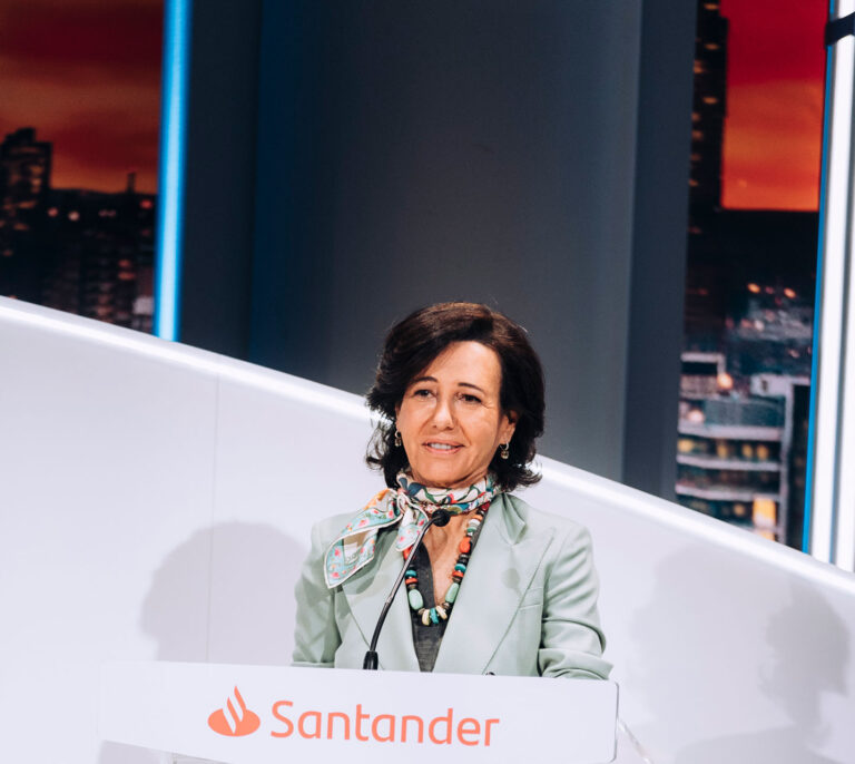 Ana Botín ganó 11,7 millones de euros como presidenta de Banco Santander
